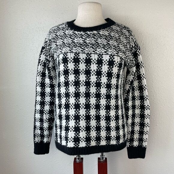 Ann Taylor Sweaters - Ann Taylor Black and White Sweater Size M EUC